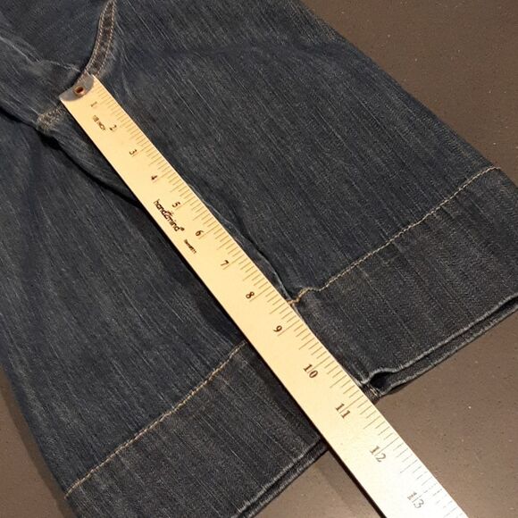 Madison Denim Bermuda Shorts - Picture 7 of 7